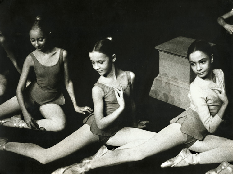 Photo Detail - Kim Camba - A Trio of Young Ballerinas