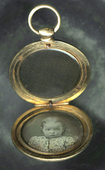 Anonymous - Baby in Solid Gold Locket