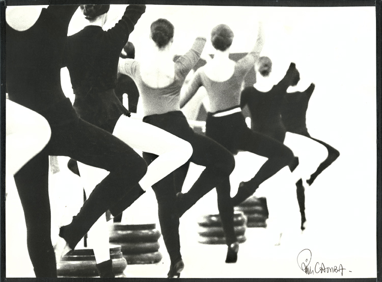 Kim Camba - Ballerinas at the Barre in Retiré