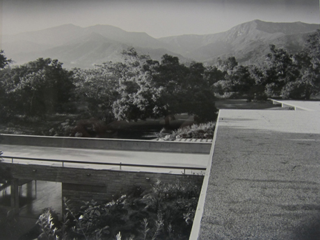 Photo Detail - Julius Shulman - Residence of Warren Tremain, Montecito, CA (Richard Neutra, Architect)