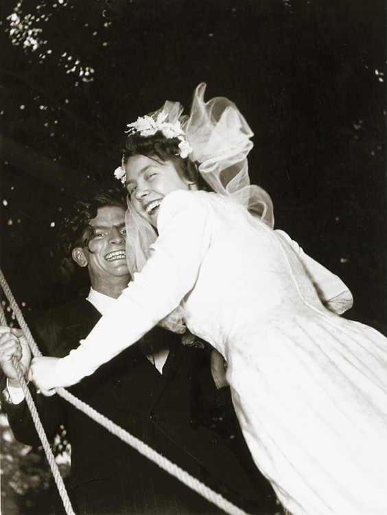 Photo Detail - Robert Doisneau - Bride and Groom on Swing