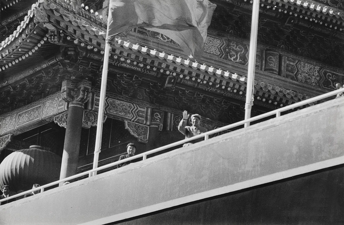 Henri Cartier-Bresson - Arrival of President Mao Zedong, Peking, China