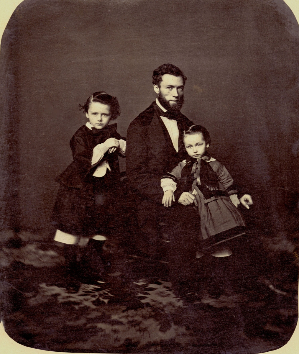 Alfred Coulon (Self Portrait?) - Portrait of the Photographer Alfred Coulon with His Children, Henri and Gustave Coulon